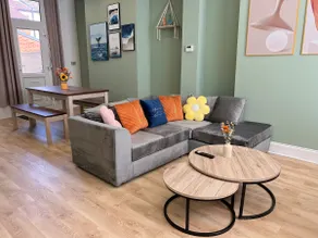 * Whole Stylish Cosy Warm House * Free Parking * - Image 3