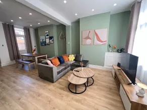 * Whole Stylish Cosy Warm House * Free Parking * - Image 4