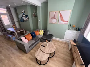 * Whole Stylish Cosy Warm House * Free Parking * - Image 2
