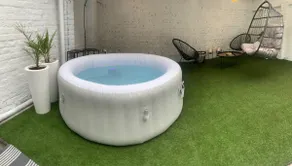 The belfry baths, with private courtyard - Image 3