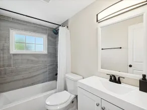 Newly Renovated Luxury Home with an In-ground Pool in Tampa Bay! - Image 3