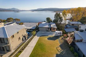 New Cosy Lake Front 2 bedrooms 2 Bathrooms - Image 2