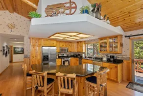 Teakwood Cozy Wood Cabin with Fireplace - Image 5