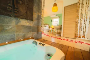 Ô Balinais Suite with Hot Tub and Private Heated Pool - Image 5