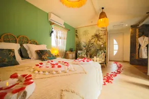 Ô Balinais Suite with Hot Tub and Private Heated Pool - Image 3