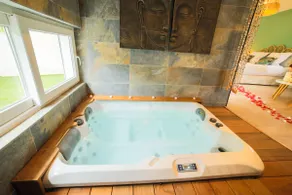 Ô Balinais Suite with Hot Tub and Private Heated Pool - Image 2