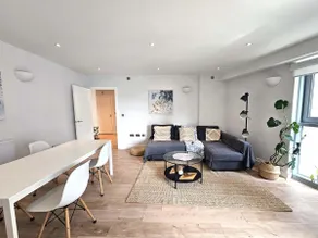 Beautiful 2 bedroom Apartment on the River Thames - Image 3