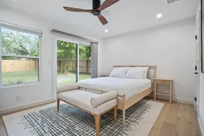 Stylish Chic home with fully fenced backyard! - Image 5