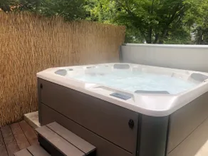 Studio with Private Entrance / Patio / Hot Tub - Image 3