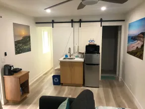 Studio with Private Entrance / Patio / Hot Tub - Image 4