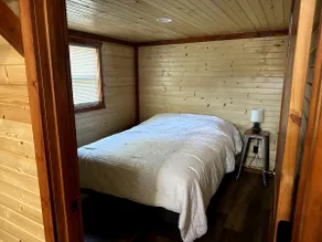 (Tan)Cabin, 1 bedroom, 2 lofts, 2 queen, sofa bed - Image 3