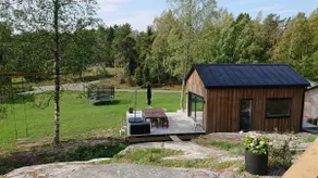 Cabin near lake and sea - Image 2