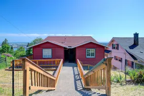 Mountain & River View ‧ Spacious ‧ Modern Home! - Image 4