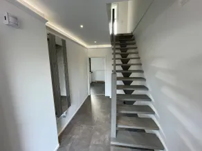 Modern townhouse with garden - Image 2