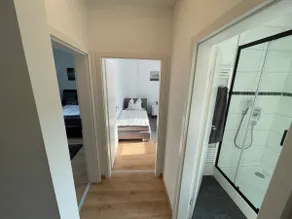 Modern townhouse with garden - Image 4