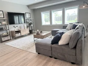 Sandalwood Suite - Image 5