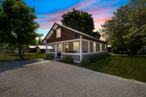 Gemhouse w/ RV parking - Image 3