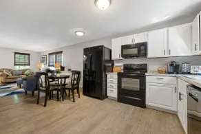 Thomas's Cozy Duplex - Centrally Located - Image 4