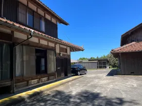 An old house in the countryside. Rent the whole house to individuals, families, and groups. Maximum 8 guests. Room-only accommodation. - Image 2