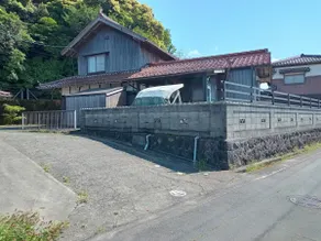 An old house in the countryside. Rent the whole house to individuals, families, and groups. Maximum 8 guests. Room-only accommodation. - Image 5