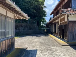 An old house in the countryside. Rent the whole house to individuals, families, and groups. Maximum 8 guests. Room-only accommodation. - Image 3