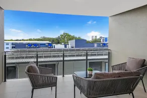 Stylish 1BR Opposite Shops, Near Beach w/ Car Park - Image 5