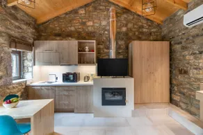 Fotoula's stone studio - Image 4