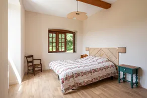 Large accommodation in Beaujolais Vert - Image 4