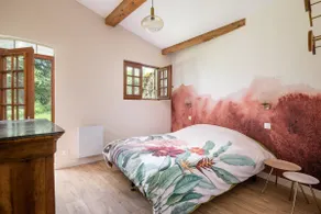 Large accommodation in Beaujolais Vert - Image 2