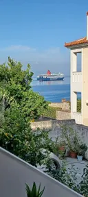 Seaview Luxury Apartment with private parking - Image 2