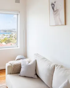 North Bondi 2BR - King & Queen - Balcony - Superhost - Image 2