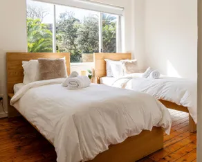 North Bondi 2BR - King & Queen - Balcony - Superhost - Image 4