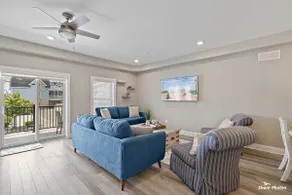 Free beach, 2 car Garage, King Bed, parking - Image 2