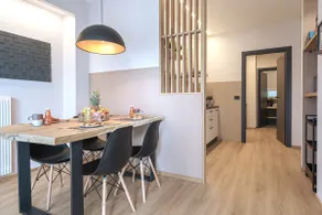 [In Style Apartment] with free parking - Image 4