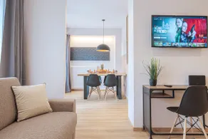 [In Style Apartment] with free parking - Image 2
