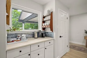 Quiet, Stylish, Near to Downtown: The Green House! - Image 3
