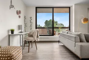 Modern & Bright | SUPER Central |Corner Unit - Image 5