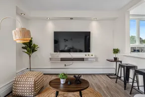 Modern & Bright | SUPER Central |Corner Unit - Image 3
