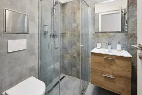 Compact Room Near City Center | Great Value - Image 5