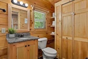 Downtown Simpsonville Cozy Cabin - Image 5