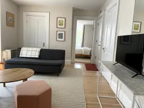 Victorian Apartment in Portland - Image 2