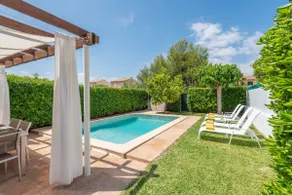 Alcúdia Retreat: Pool, Terraces & Memorable Stay - Image 5
