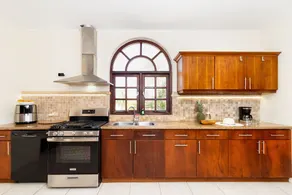 Beautiful 3br2 5BA Villa w Pool Close 2 Baby Beach - Image 4