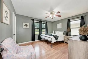 Remodeled Home, Walk to Hospital and Restaraunts - Image 5