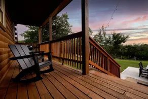 Hill Country Luxury Cabin - Image 5