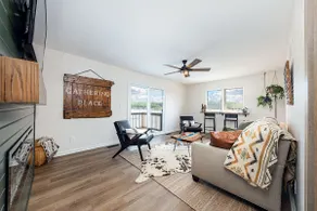 Cozy Space with Panoramic River Views - Image 2