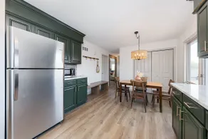 Cozy Space with Panoramic River Views - Image 4