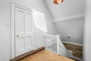 Manor house luxury top floor flat - Image 5