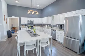Take in Luxury & Comfort Family Haven Near DT - Image 5