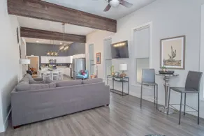 Take in Luxury & Comfort Family Haven Near DT - Image 4